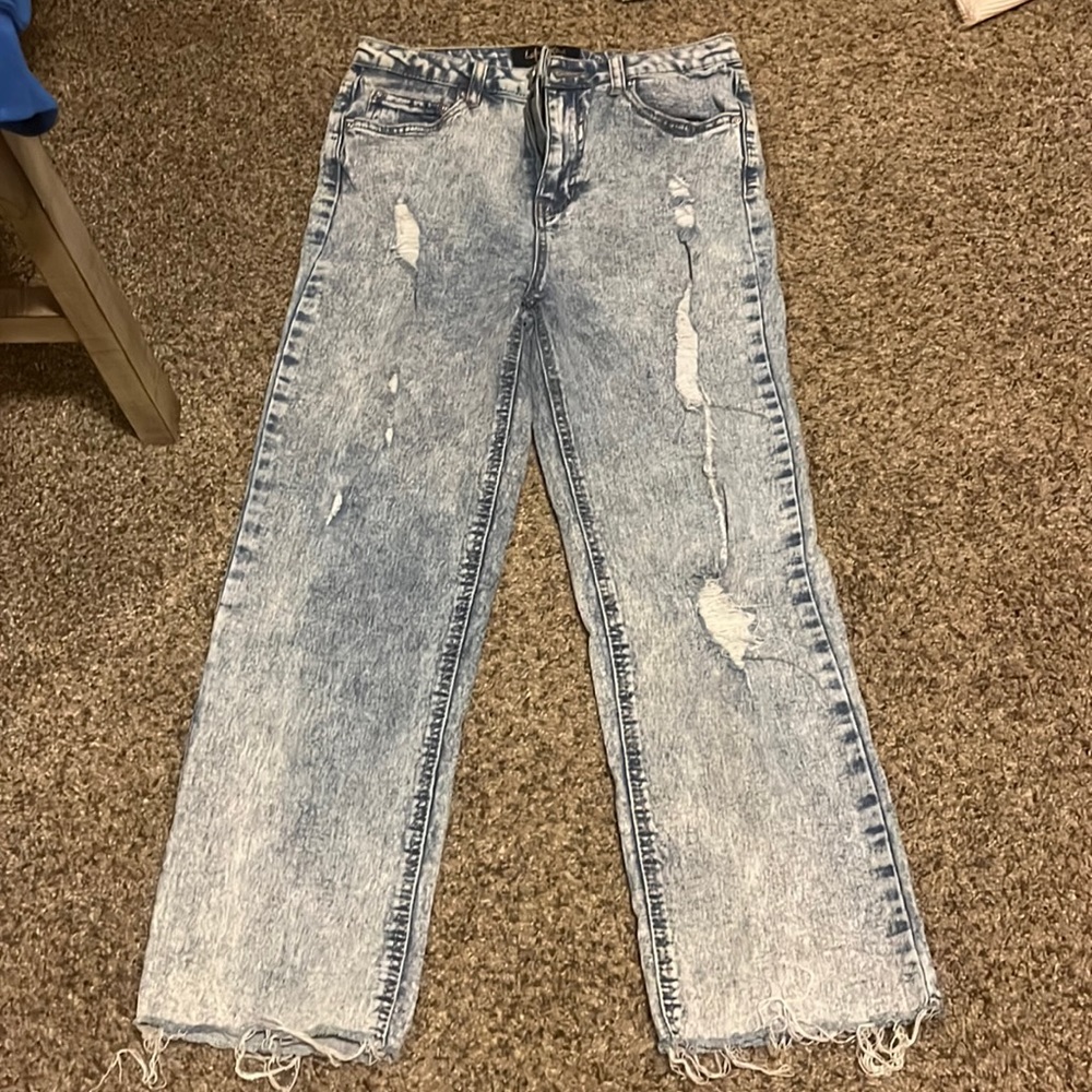 Straight distressed mom jeans!!
